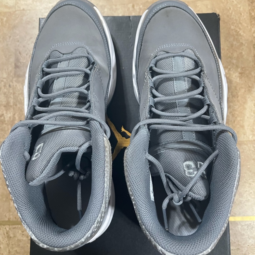 Jordan max aura 3.  Size 8